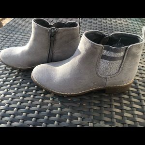 Girls gray booties